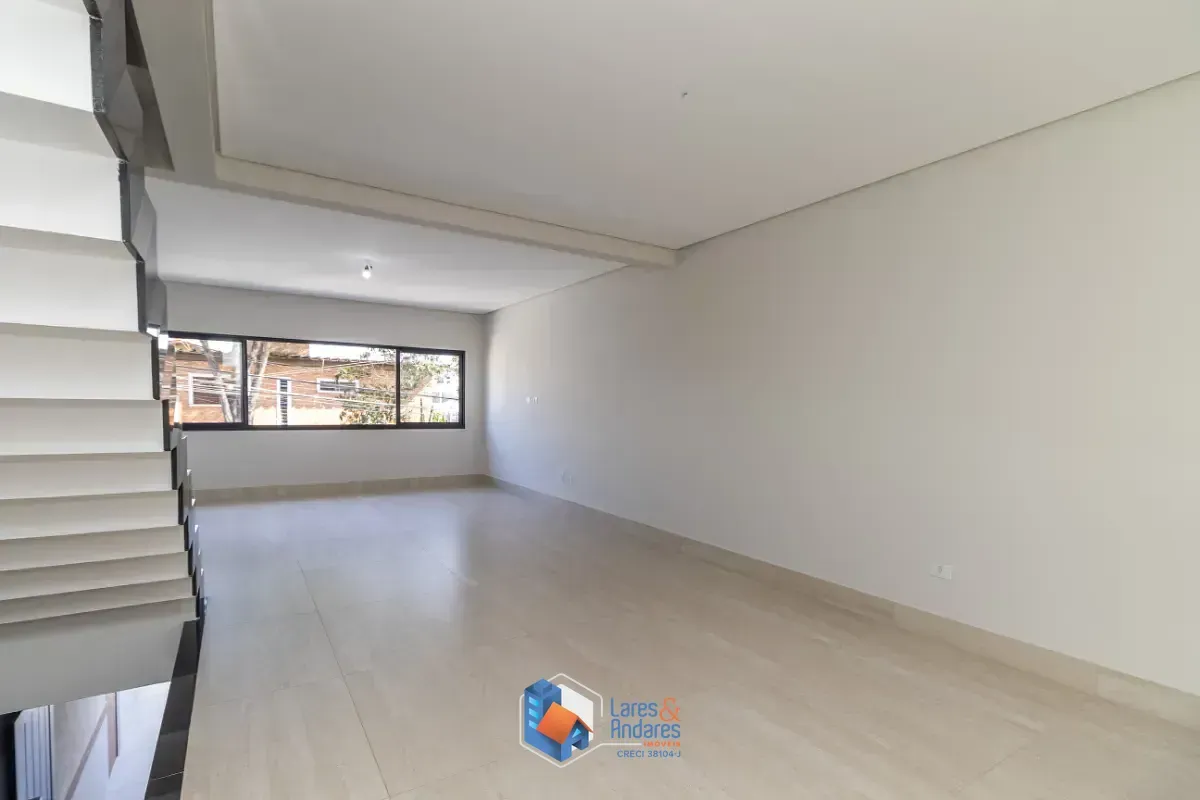 Imagem Sobrado para venda em Parque São Domingos com 3 quartos, sendo 3 suítes, 208m²
