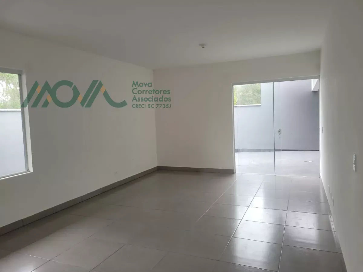 Imagem Casa de esquina, localizada no Balneário Farol do Itapoá II, com área construída de aproximadame...