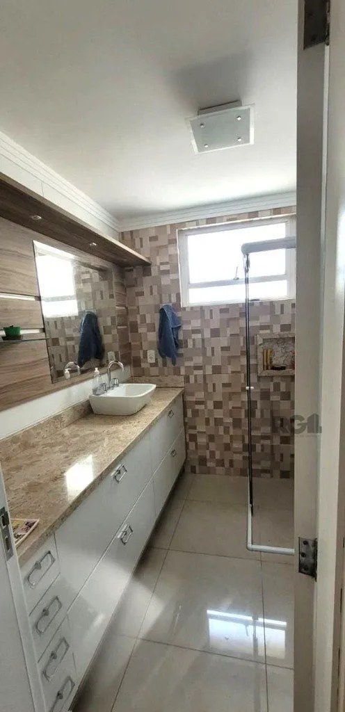 Imagem Apartamento no Petrópolis de 2 dormitórios e 2 vagas DESOCUPADO