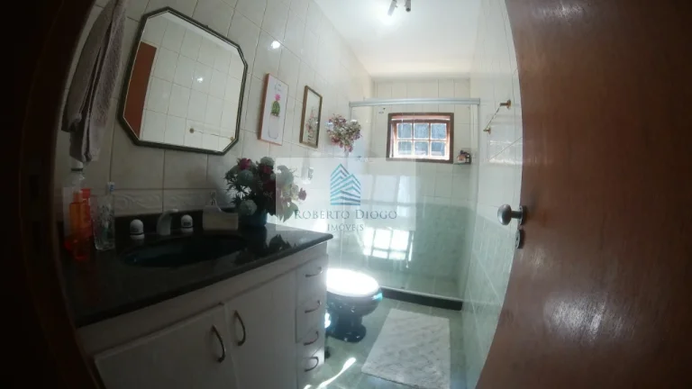Imagem Casa de luxo à venda em Niterói-RJ, bairro Pe Pequeno: 9 quartos, 3 suítes, 4 salas, 9 banheiros, 3 vagas de garagem, 370m² de área.