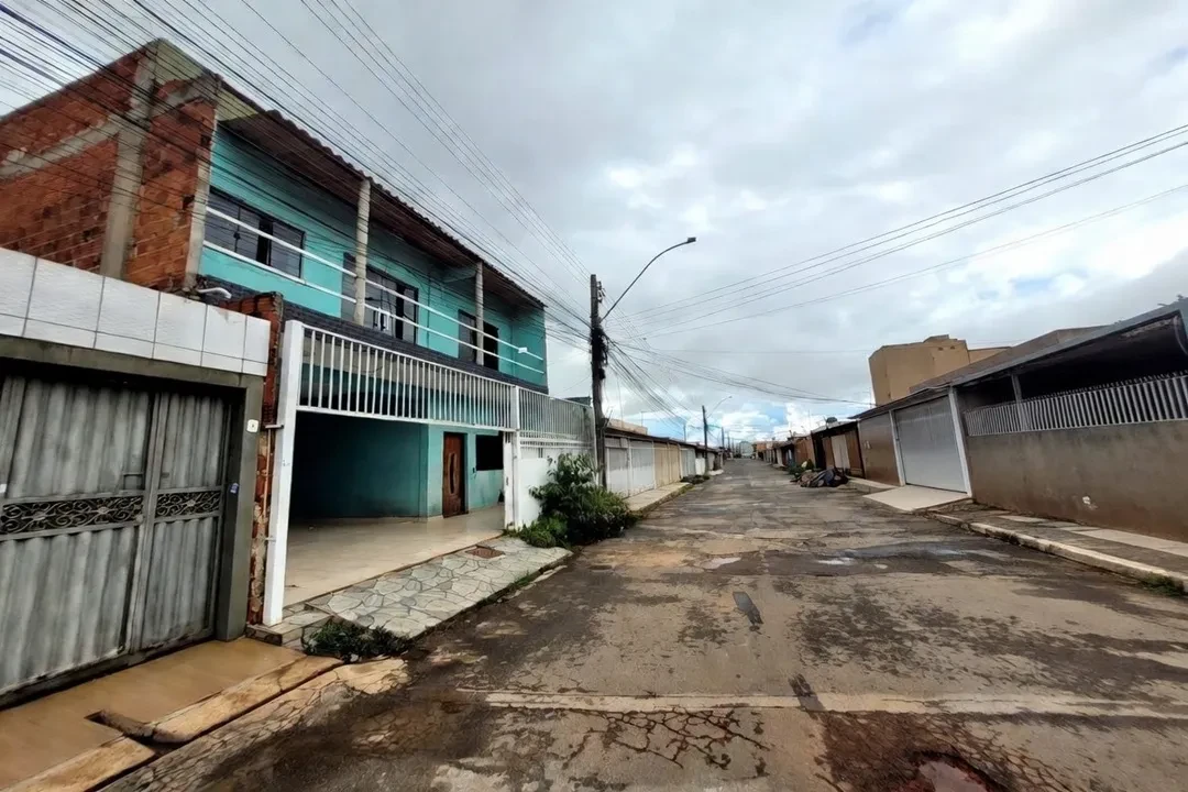 Imagem Sobrado com 4 Quartos à Venda, 150 metros em Ceilândia Sul - Brasília