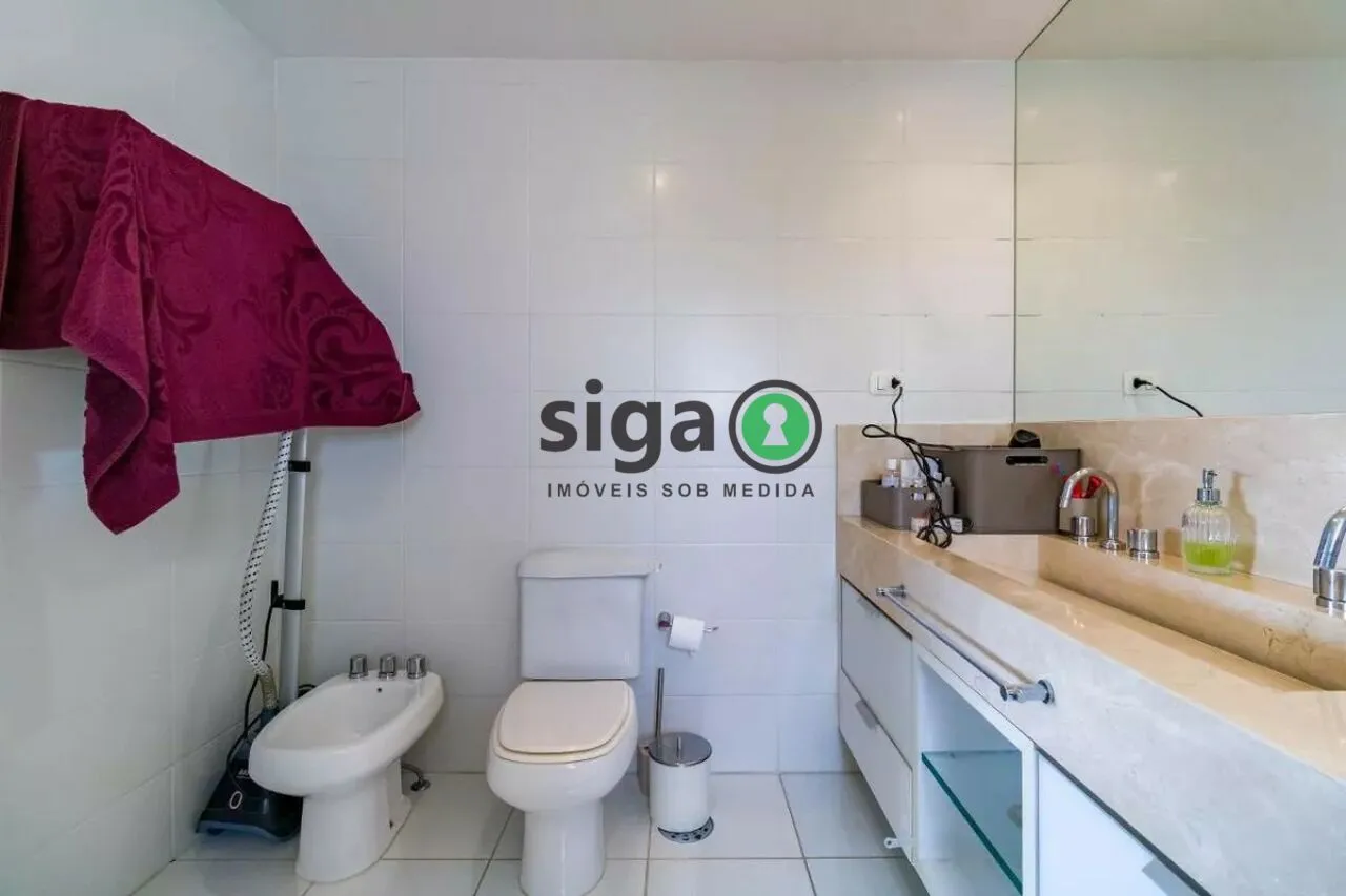 Imagem Apartamento á Venda na Vila Andrade, de 200 m, 4 quartos e 3 vagas.