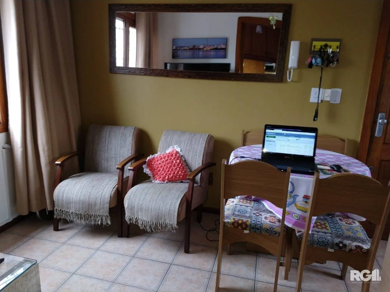 Imagem Apartamento de 1 dormitório com vaga de garagem escriturada na Rua Lopo Gonçalves.