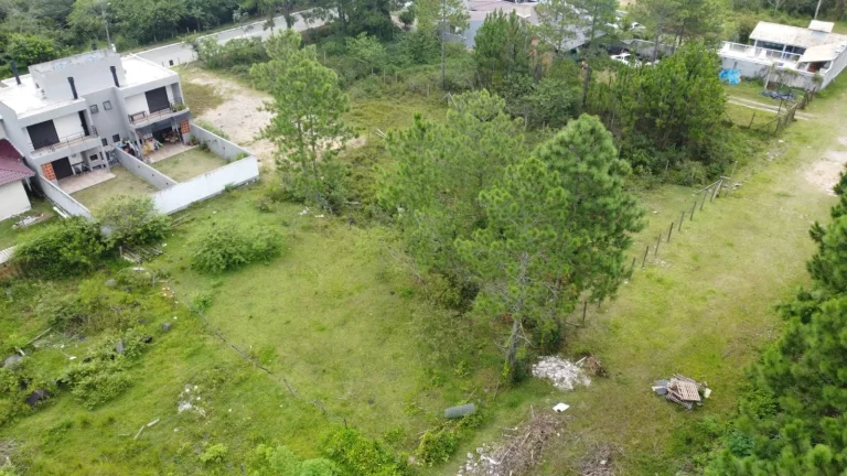 Imagem Terreno Residencial e Comercial de 360m² na Encantada - Garopaba/SC: Oportunidade Imperdível!