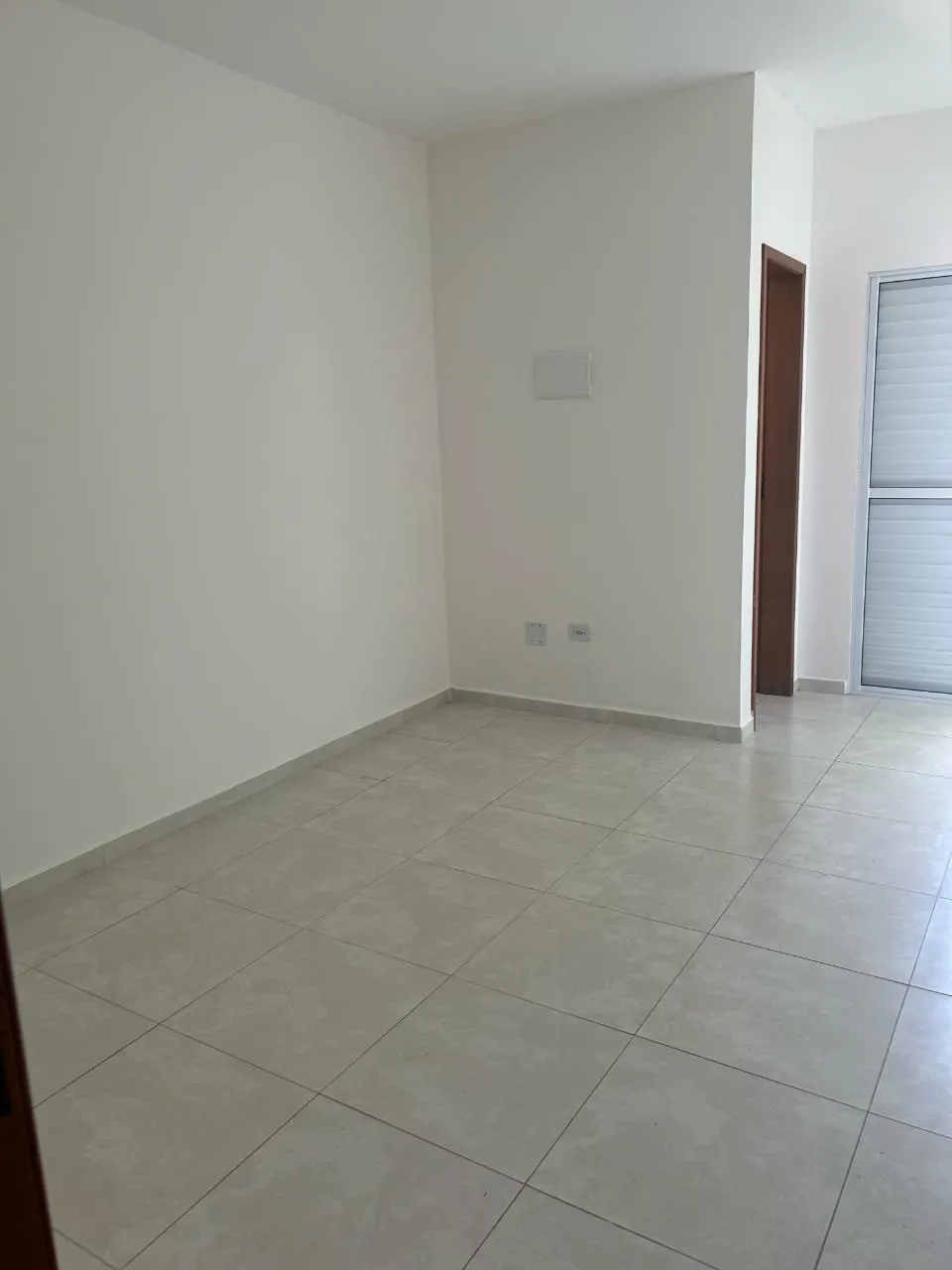 Imagem Sobrado Frontal para Locação na Cidade Líder - Excelente Custo-Benefício
