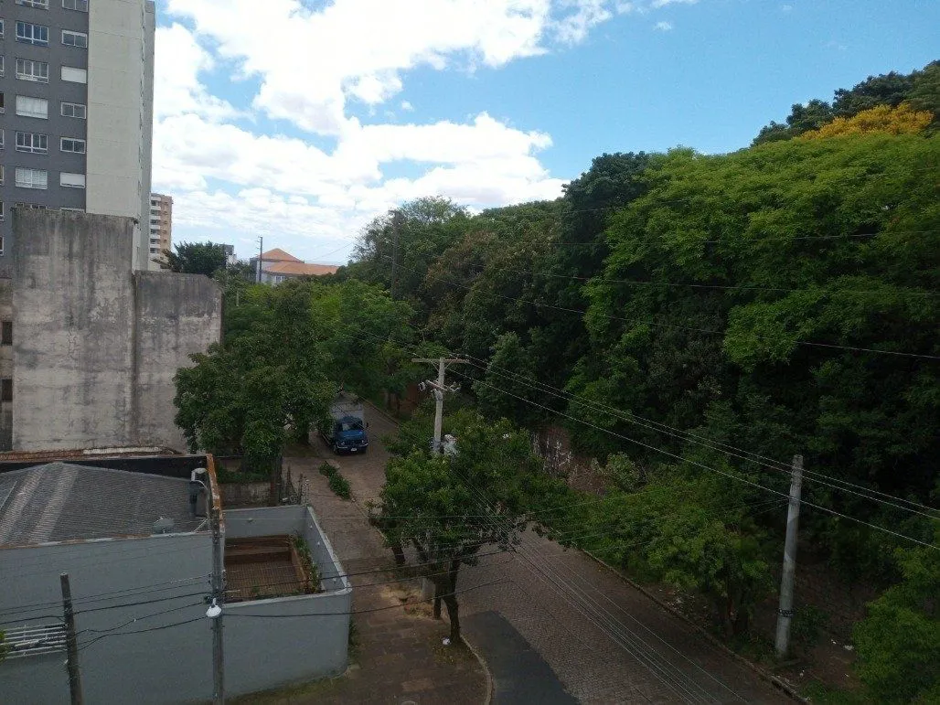 Imagem Vende prédio com 3 apartamentos, 9 dormitórios, 3 suíte, 3 salas amplas com churrasqueira, box 8 vaga coberta, 479 m² por R$ 2.150.000,00- São João - Porto Alegre/RS