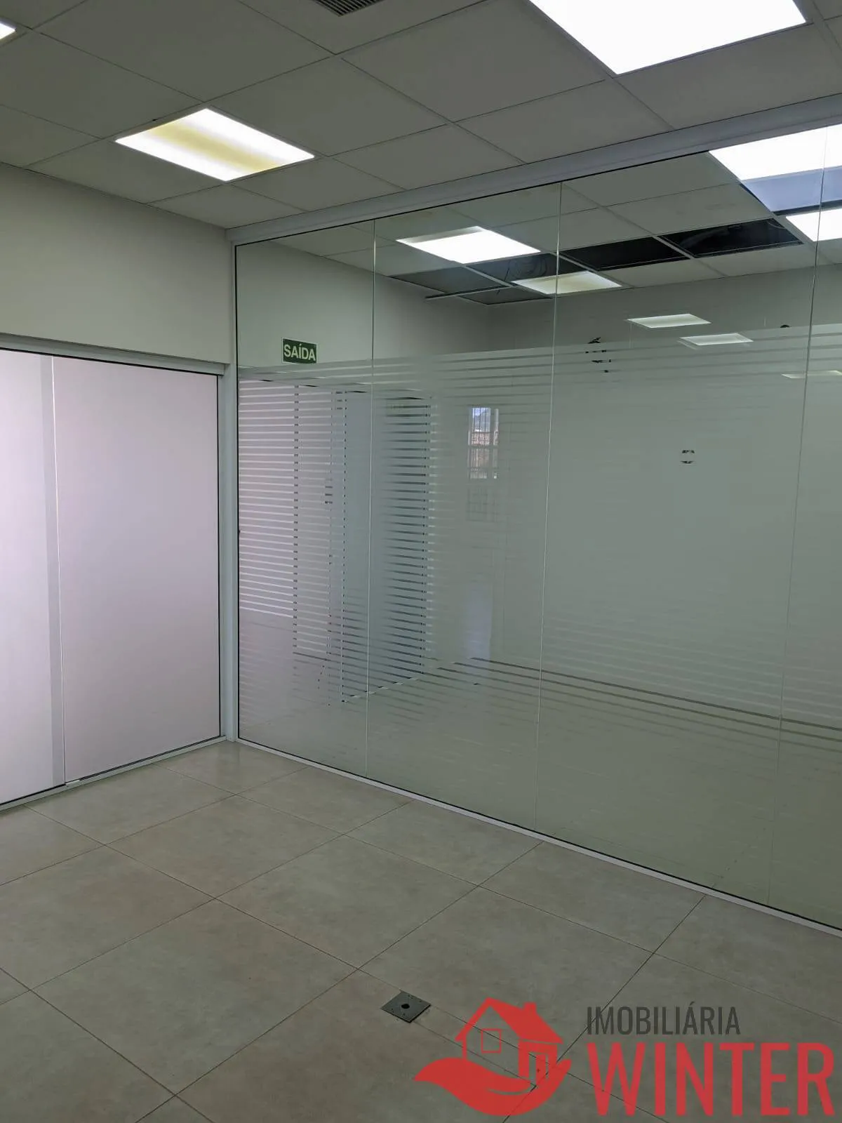 Imagem Sala de esquina terrea com 210m2