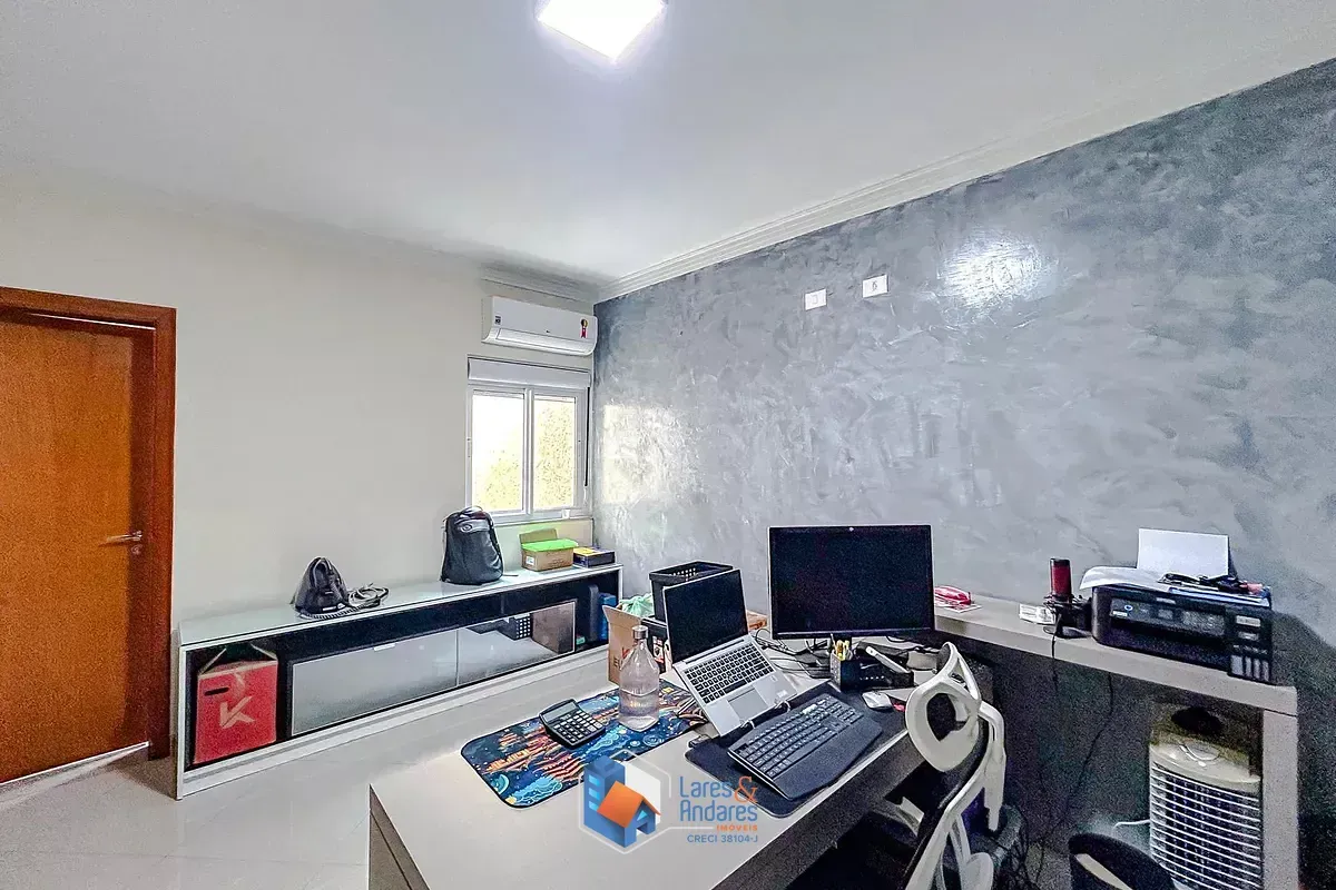 Imagem Casa para venda em Penha de França com 4 quartos, sendo 4 suítes, 212m²