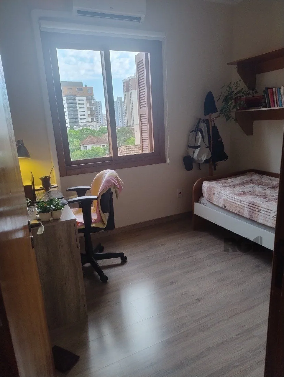 Imagem Apartamento para Venda - 72.98m², 3 dormitórios, suíte e 1 vaga - Menino Deus