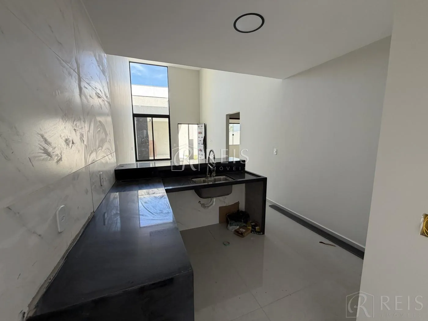 Imagem Casa para Venda em Rio das Ostras, Atlântica, 3 dormitórios, 1 suíte, 2 banheiros, 3 vagas