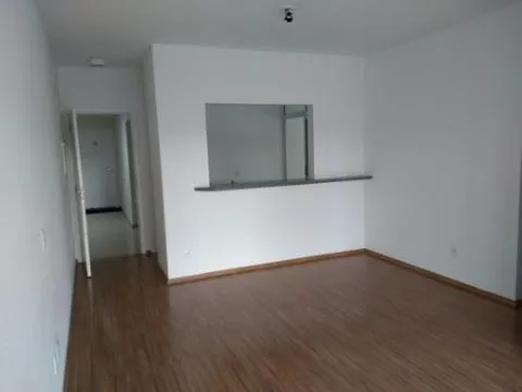 Imagem VENDA DE APARTAMENTO NO CONDOMÍNIO AMARILIS, EM ARUJÁ/SP, OPORTUNIDADE de 79m² com 3 quartos, suíte, sala com varanda e 2 vagas p/ auto. CONSULTE-NOS.