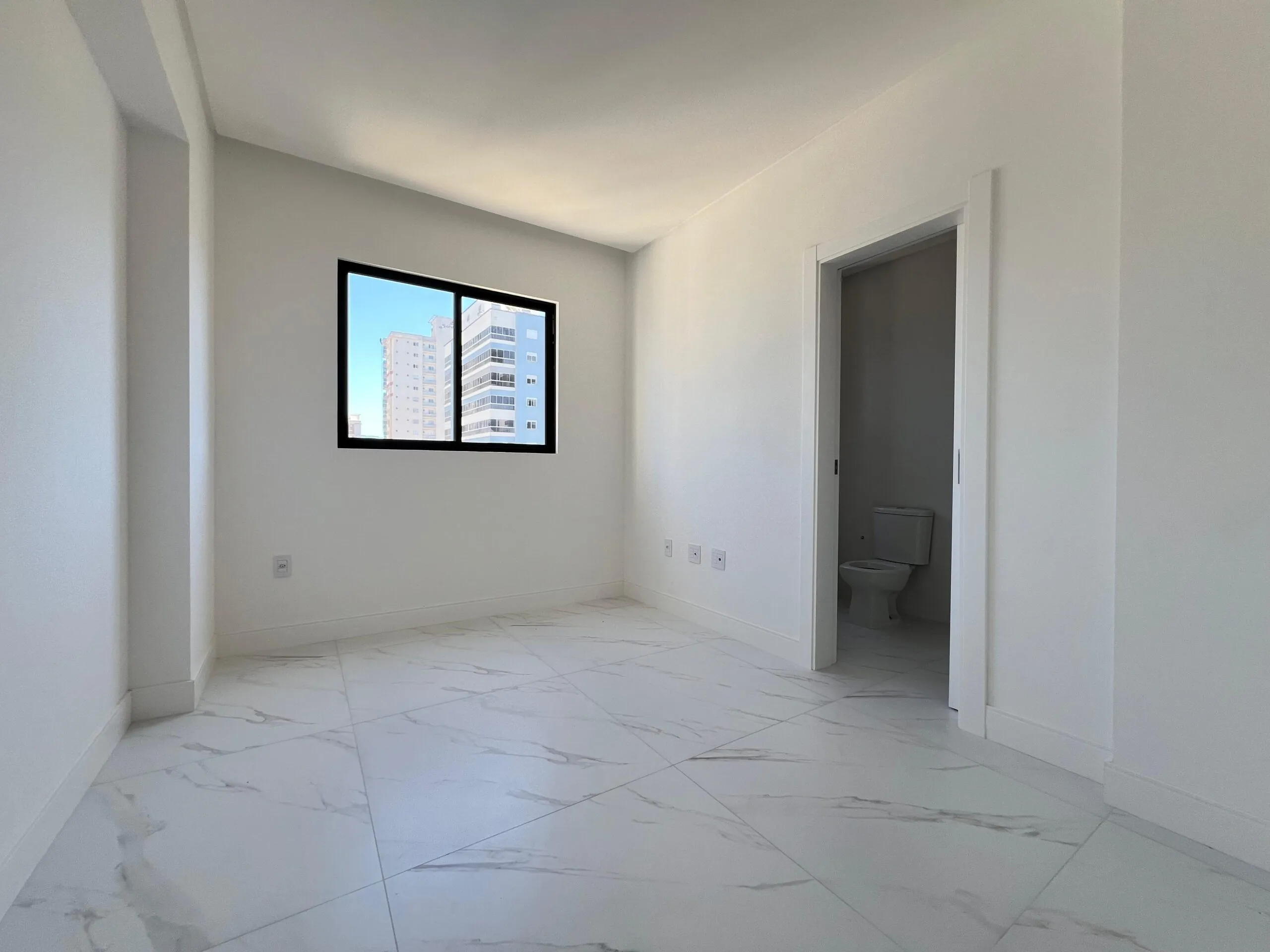 Imagem Apartamento com vista para o mar à venda com 129.31m2 por R$ 2.550.000,00