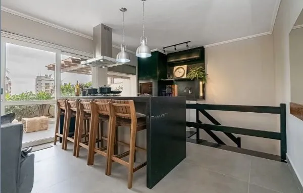 Imagem Vende-se cobertura com 2 dormitórios, sendo 1 suíte no bairro Auxiliadora