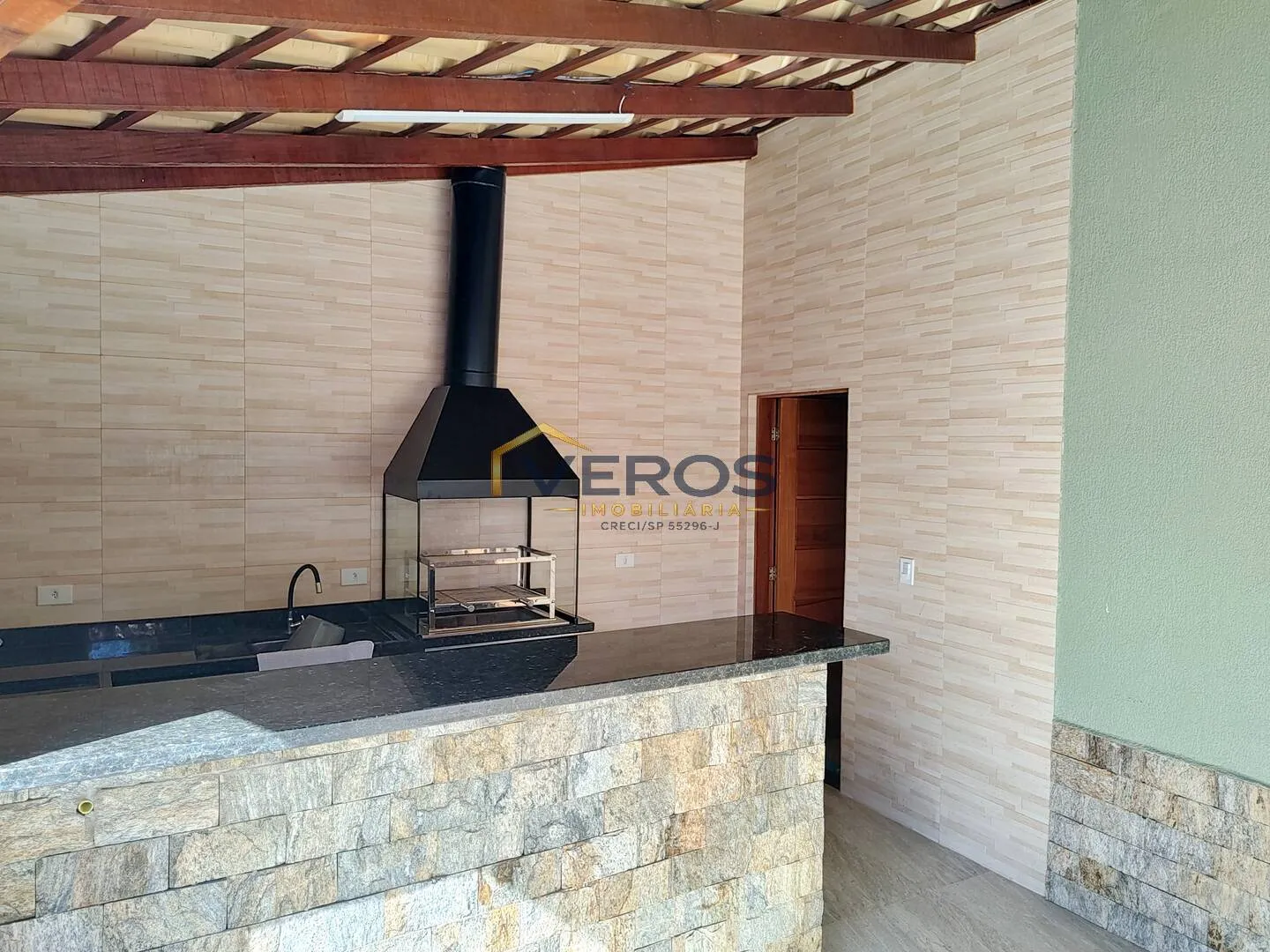 Imagem Casa com piscina e 03 dormitórios, sendo 02 suítes em Caraguatatuba