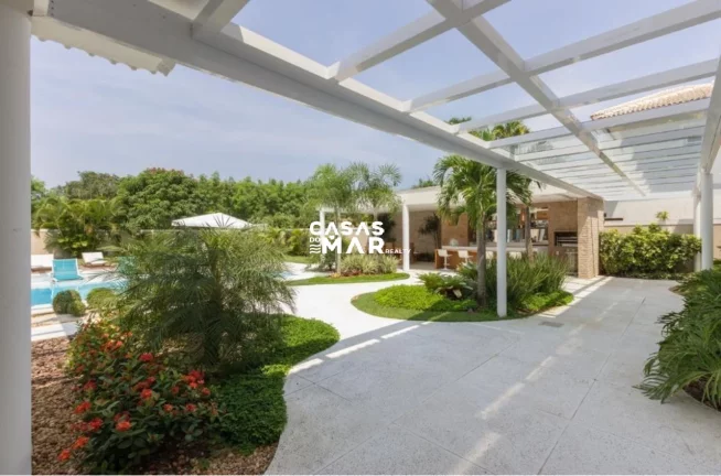 Imagem Imponente mansão de luxo na Barra da Tijúca: 5 quartos, 4 suítes, 3 salas, 7 banheiros, 2 vagas de garagem, 920m² de área. Venda!