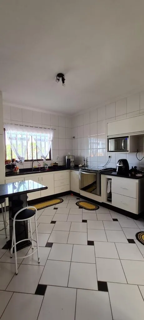 Imagem Casa Sobrado Mobiliada, com Salão Comercial de 70m² com estrutura para Restaurante/Pizzaria