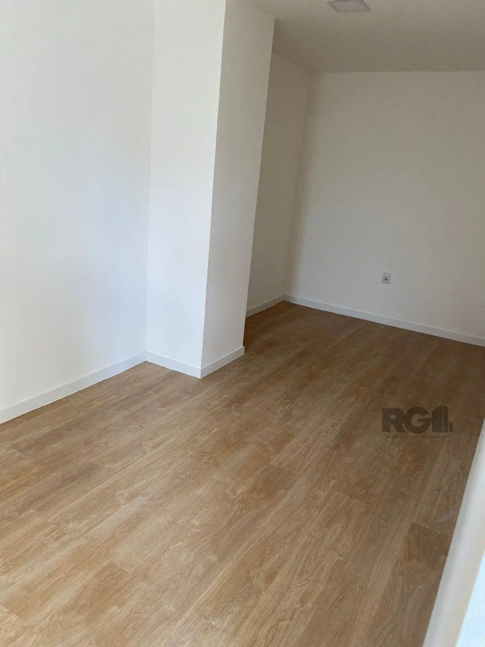 Imagem Casa com 03 Dormitórios / Amplo Terraço e Pátio