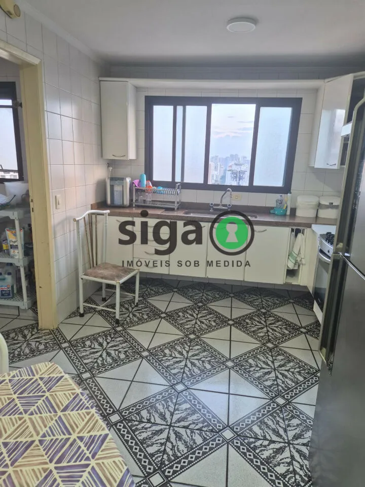 Imagem Apartamento de 148m² com 4 Dormitórios e 3 Vagas na Av. Pavão.