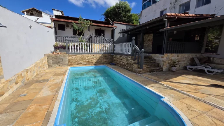 Imagem Casa com 2 quartos, sendo 1 suíte - Jardim Leblon