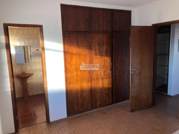 Imagem Apartamento à venda com 3 dormitórios no Bairro Olinda, Uberaba