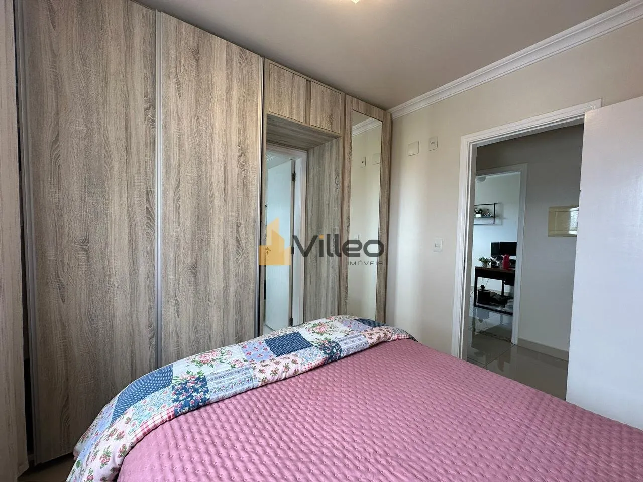 Imagem Descubra seu novo lar no Edifício Treviso! Este elegante apartamento, localizado no 5º andar e com...