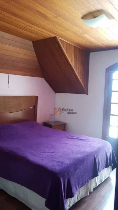 Imagem Sobrado com 3 dormitórios à venda, 206 m² por R$ 1.150.000 - J Jaguaribe - Campos do Jordão/SP