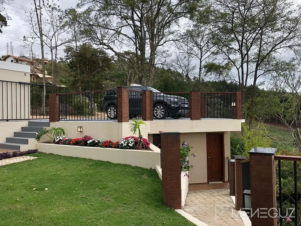 Imagem casa alto padrao em pedra azul