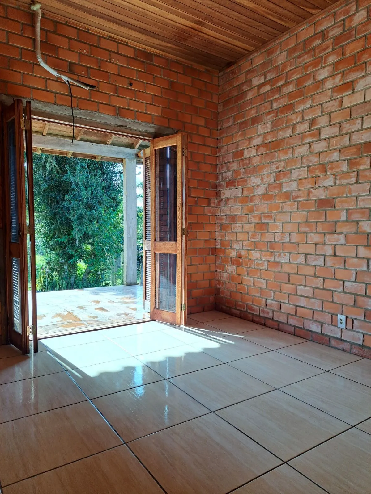 Imagem Sobrado 200m² privativos, 4 dormitórios 1 suíte e 2 vagas cobertas - Gravataí