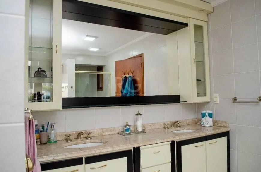 Imagem Casa com 5 dormitórios, 550 m² no Bairro Vila Jardim - Porto Alegre/RS