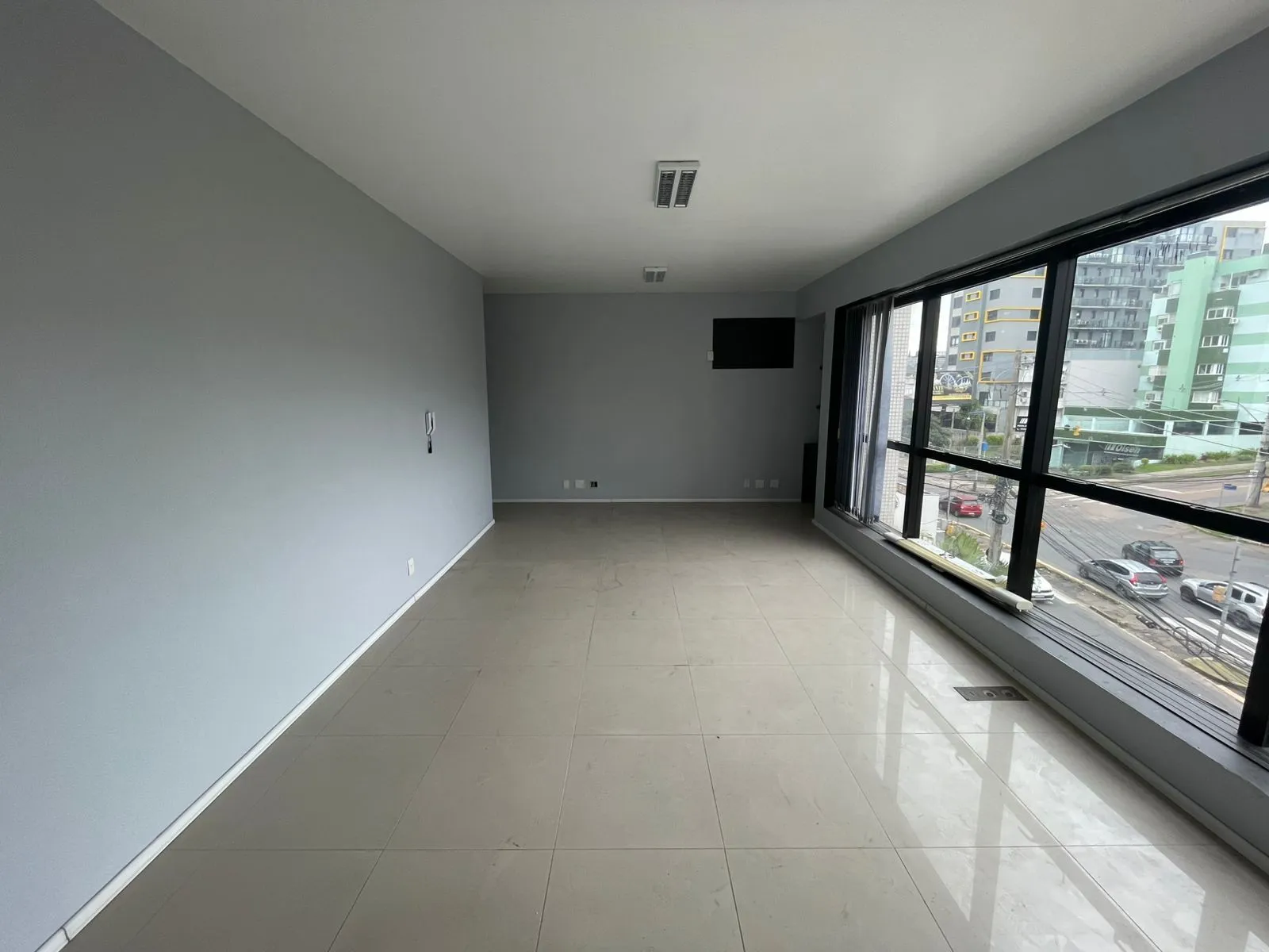 Imagem Sala comercial à venda em Porto Alegre, Menino Deus, 36m2
