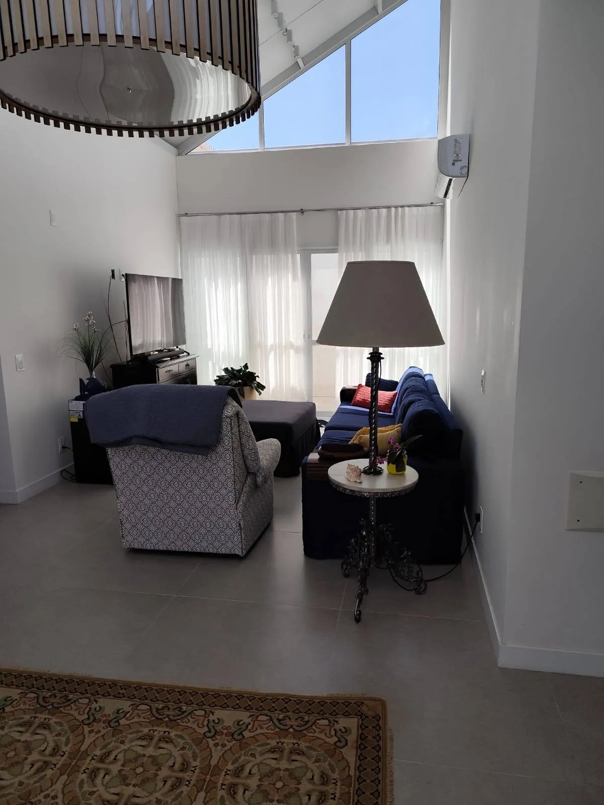 Imagem Casa com 2 Quartos para alugar, 175m² - Daniela