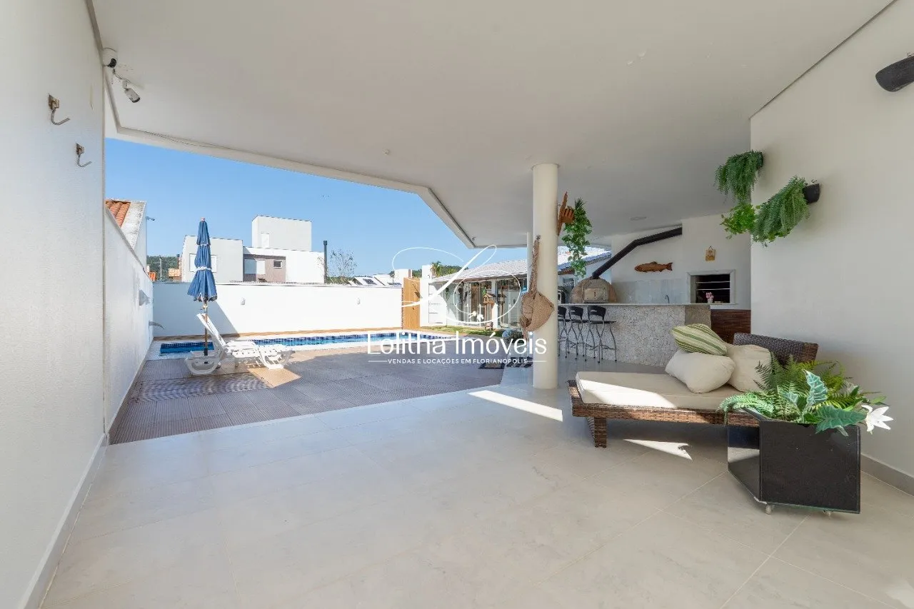 Imagem CASA DE ALTO PADRÃO COM 4 SUÍTES À VENDA EM JURERÊ - FLORIANÓPOLIS/SC