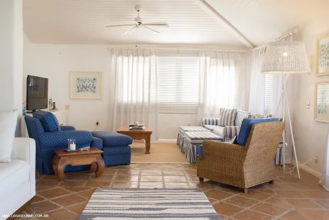 Imagem Casa Frente Mar para Venda em Armação dos Búzios / RJ no bairro Manguinhos