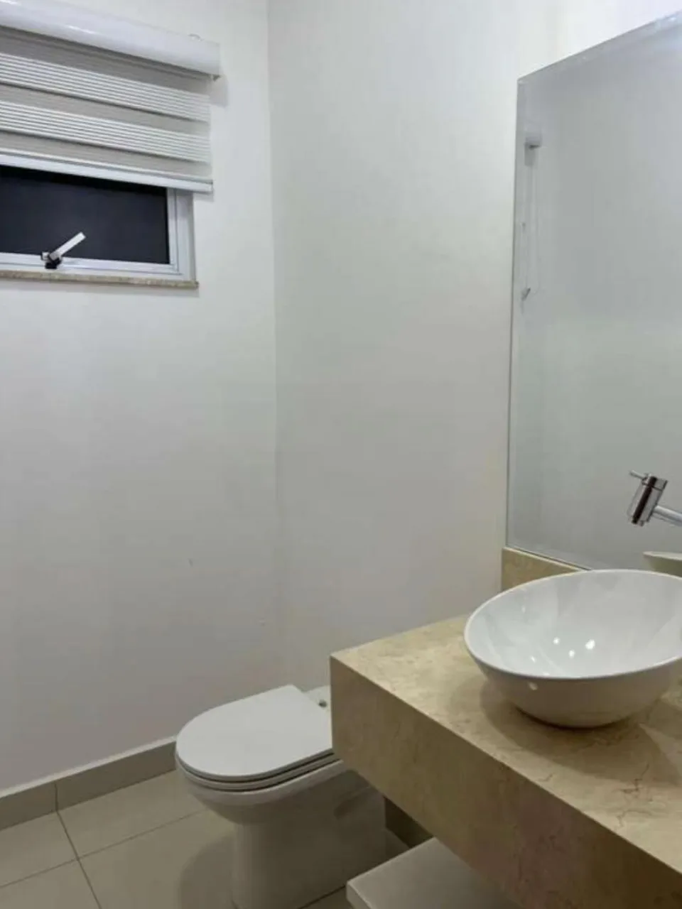 Imagem Excelente oportunidade de locação: Casa em condomínio de 3 quartos, 3 suítes, 4 salas, 4 vagas na cidade de Sorocaba-SP, bairro Iporanga