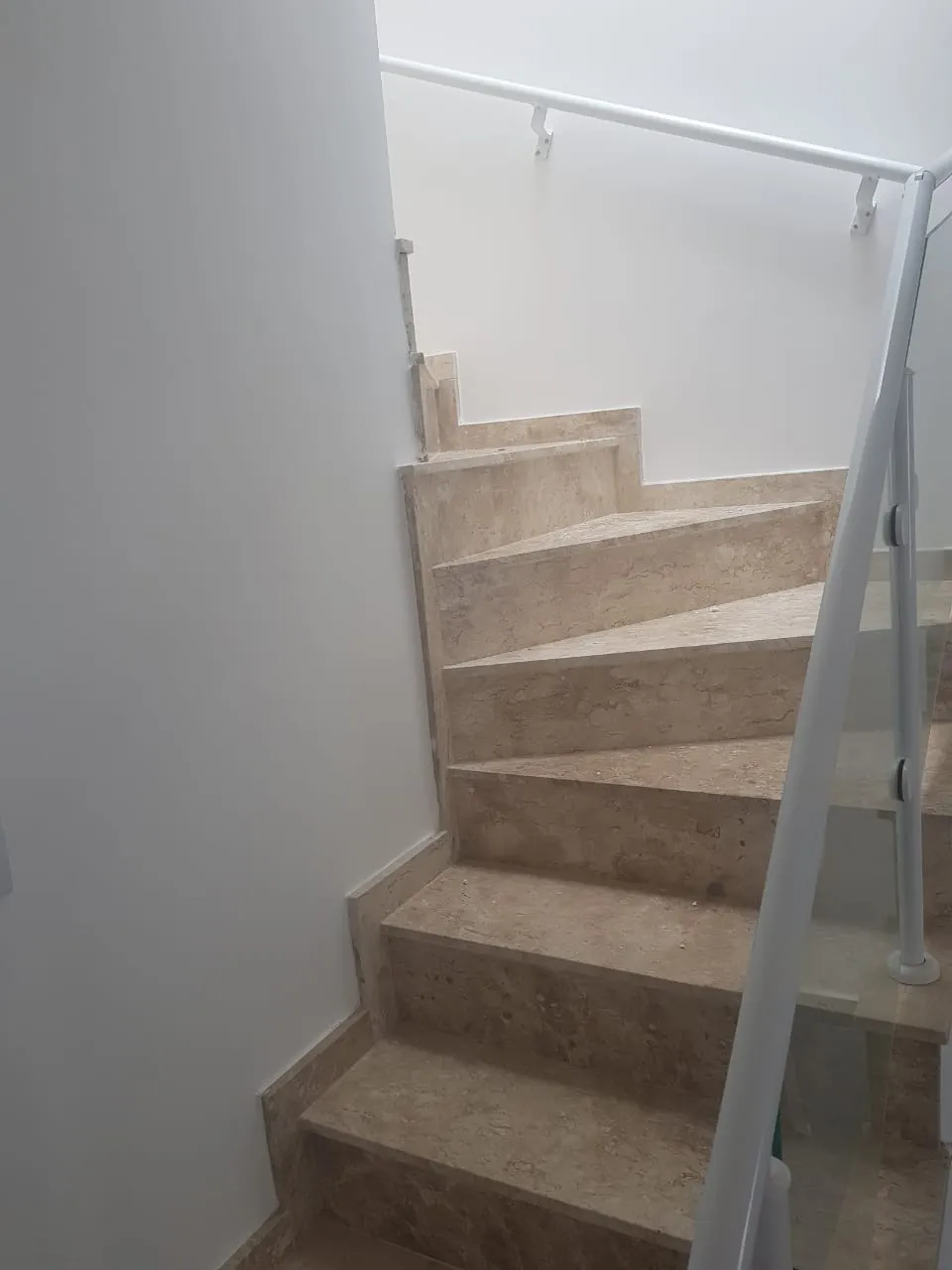Imagem VENDO SOBRADO COM 03 SUÍTES NO BAIRRO VILA ERNA! (CUPECÊ)