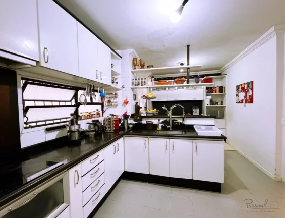 Imagem Excelente Casa no Itaguaçu com 4 quartos sendo 3 suites, piscina e área com churrasqueira. Esta Be...