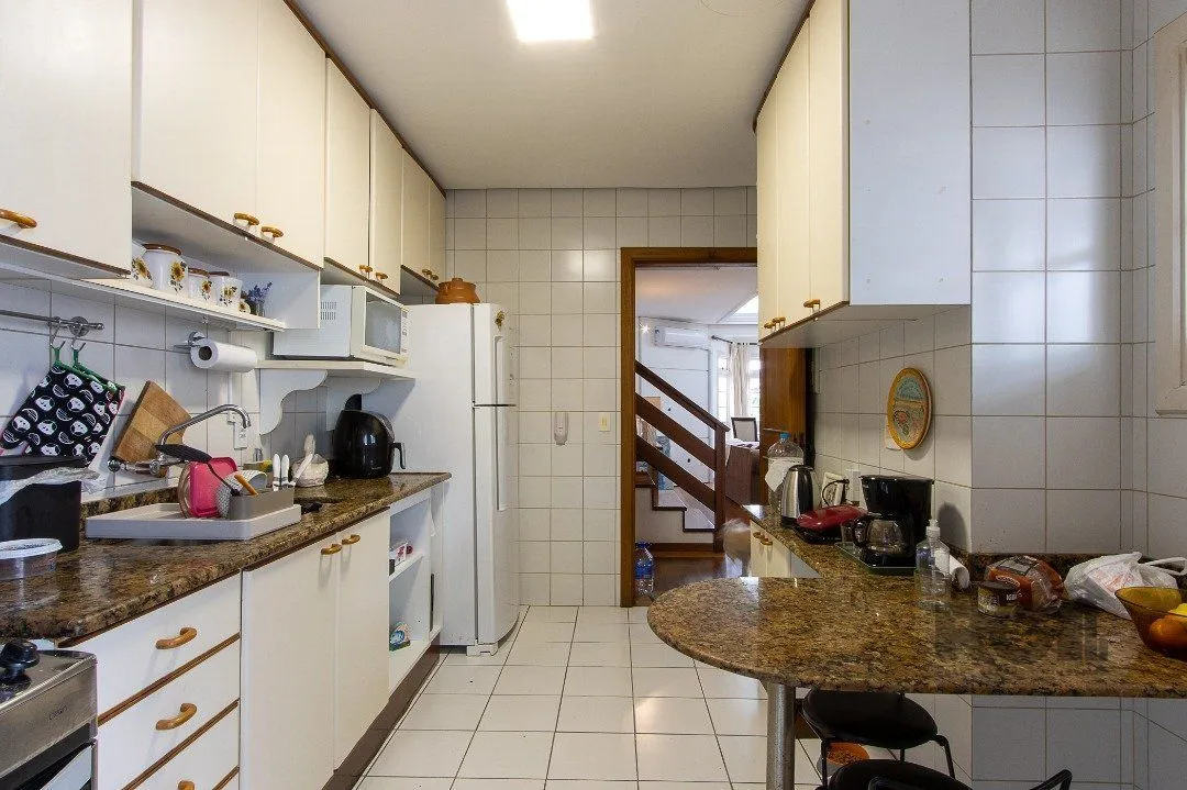Imagem Casa em condomínio à venda, 4 quartos, 2 suites, 2 vagas - Bairro Tristeza