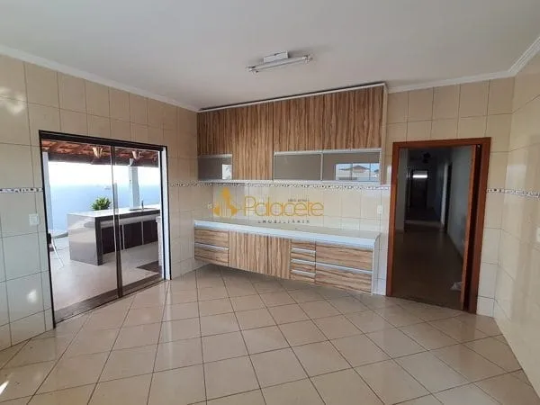 Imagem Casa para venda 3 Quartos, 3 Suites, 4 Vagas, Condomínio Colonial Village, Pindamonhangaba - SP