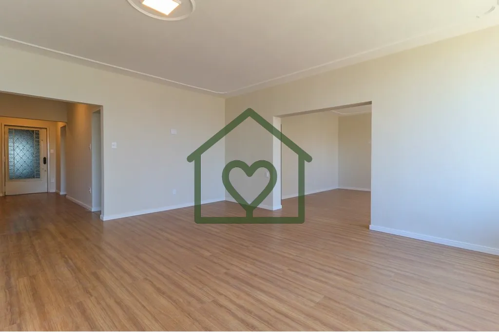 Imagem Apartamento com três dormitórios sendo uma suíte, cuja sacada permite visualizar o nascer e o pô...