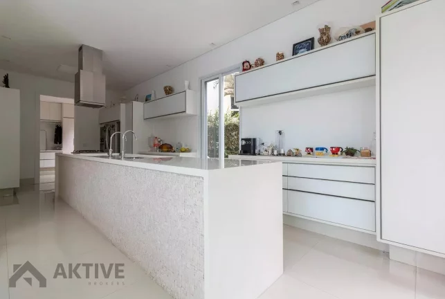 Imagem Casa de Condomínio em Alphaville - Santana de Parnaíba, SP