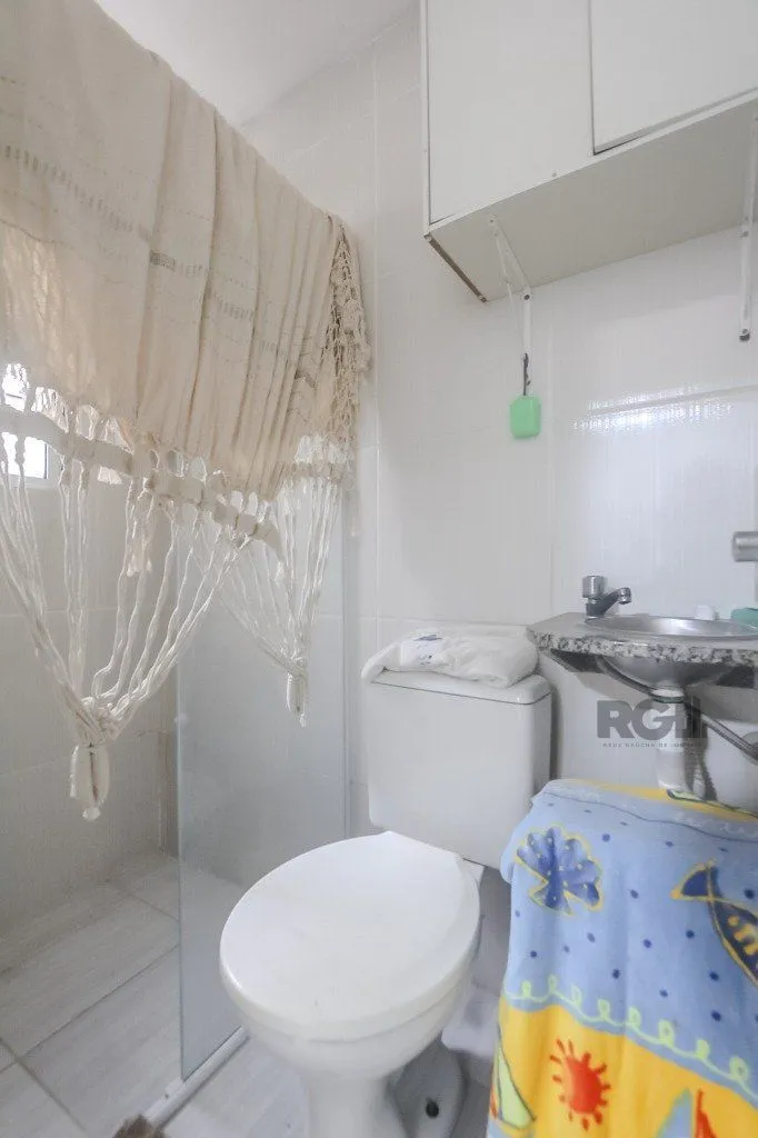 Imagem Casa em condomínio, 77m², 2 dormitórios e 2 vagas no bairro Humaitá