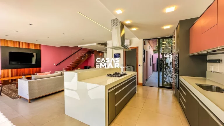 Imagem Casa Moderna para Temporada com 5 suítes, perto da praia em Geribá, Armação dos Búzios-RJ.