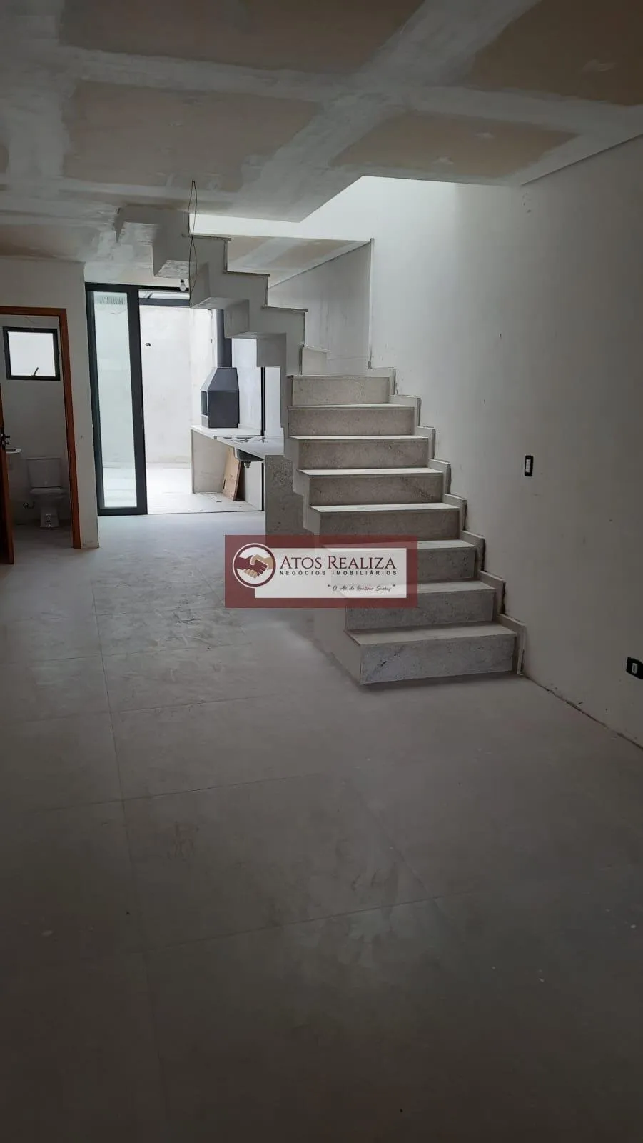 Imagem Sobrado com 3 Dormitórios, sendo 1 suíte , sendo com sacada, 100 m² de área útil, sala, cozinha, lavabo, conceito aberto, área gourmet, lavanderia, garagem para 2 autos.