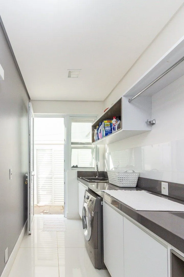 Imagem Casa para venda no condomínio Terra Ville com 3 dormitórios, sendo 3 suites e 4 vagas
