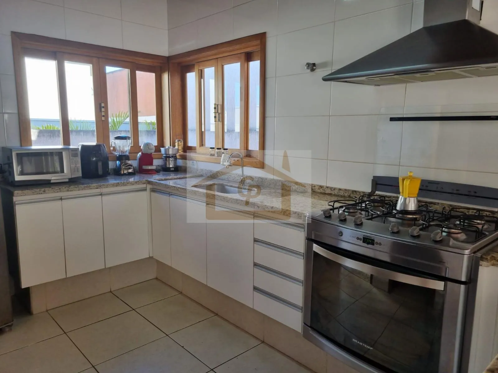 Imagem Casa Térrea, 3 quartos sendo um suíte, 2 vagas Clube Completo!!!