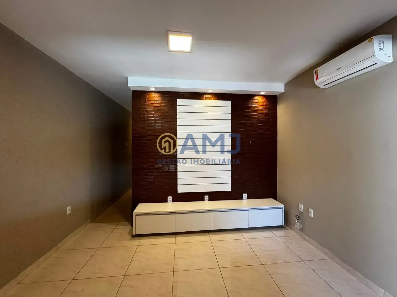 Imagem CASA À VENDA NO JARDIM SÃO JOSÉ | GOIÂNIA/GO | FINANCIA 100%