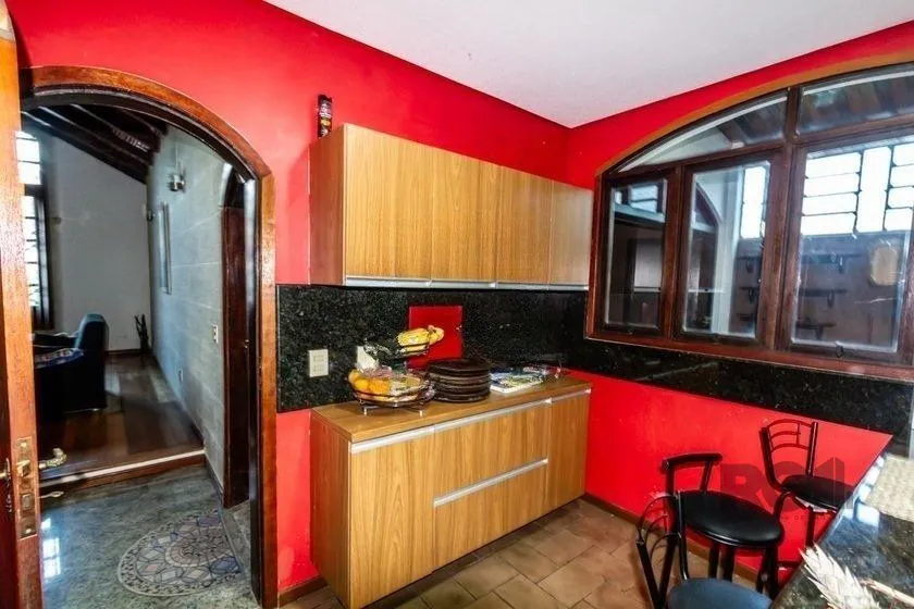 Imagem Casa 303m² - 4 dormitórios, 2 vagas no bairro Santo Antônio