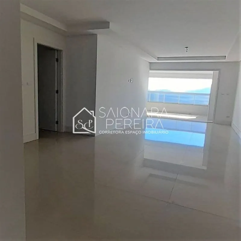 Imagem Apartamento 3 dormitórios com duas suítes e duas vagas sendo o único prédio de frete para a beira ma