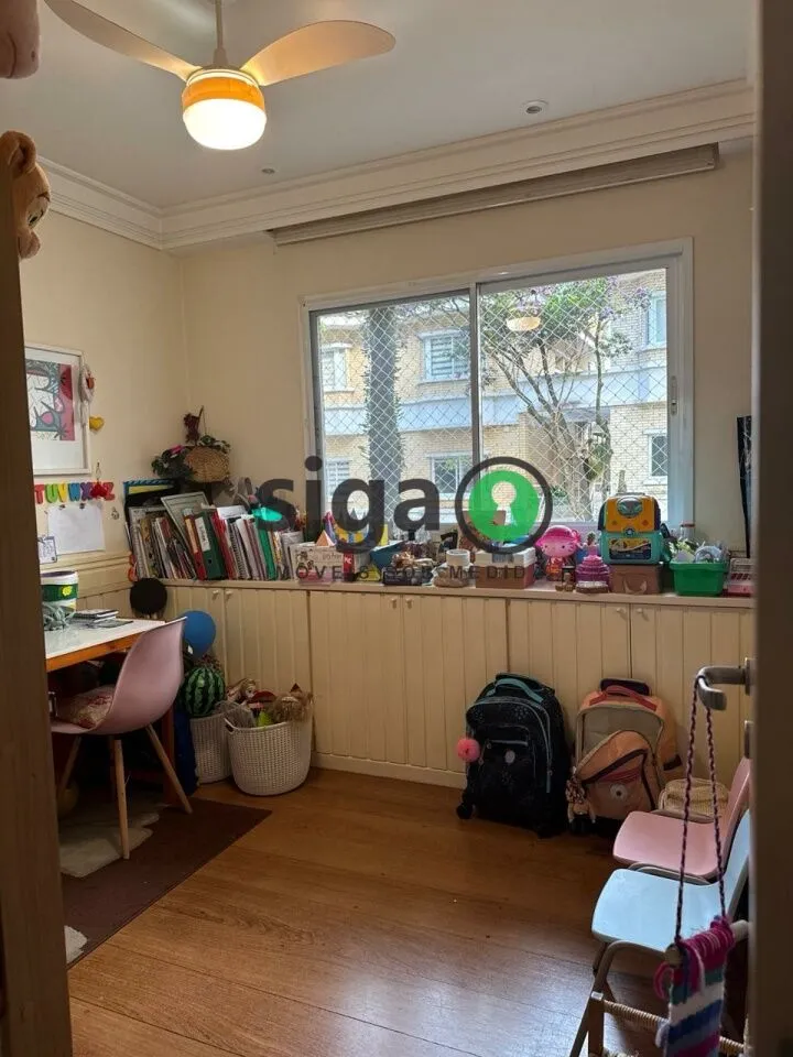 Imagem VENDE CASA em CONDOMÍNIO FECHADO no Campo Belo com 3 Suítes e 5 Vagas