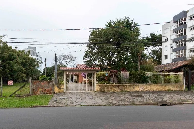 Imagem Casa para Venda - 231.72m², 4 dormitórios, sendo 1 suites, 3 vagas - Tristeza